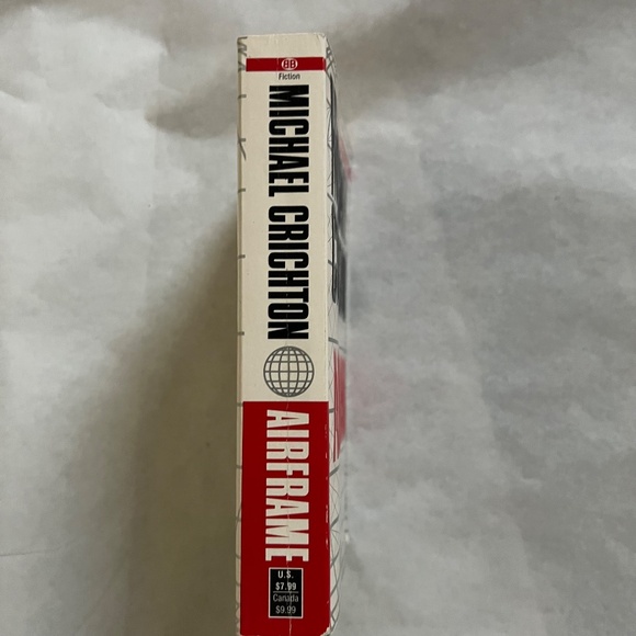 BARGAIN: Four (4) books: 3 by Michael Crichton and 1 by John Grisham - Picture 16 of 16